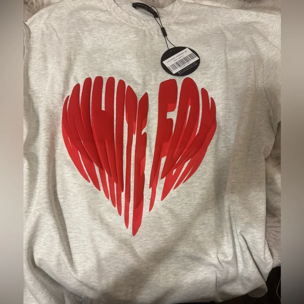White fox Women's loveburst oversized  T-Shirt - Picture 2 of 4
